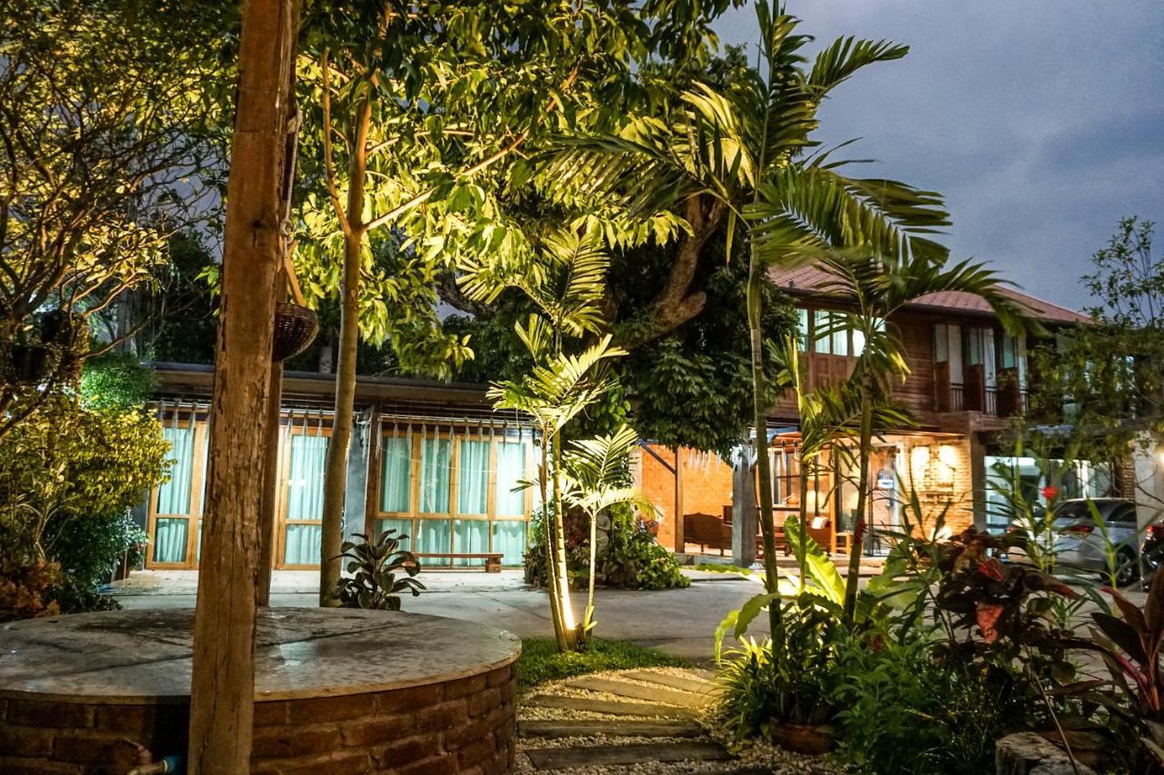 Tha Ma-O Bouteak Homestay - Self Check-In Лампанг Экстерьер фото